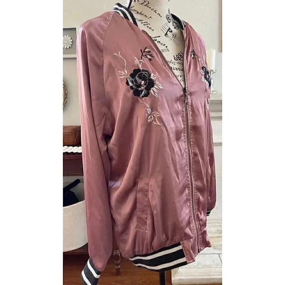 Billabong Bomber Jacket Women's Size S/P Pink Silky Floral Rose Ash Embroidered - Picture 3 of 10